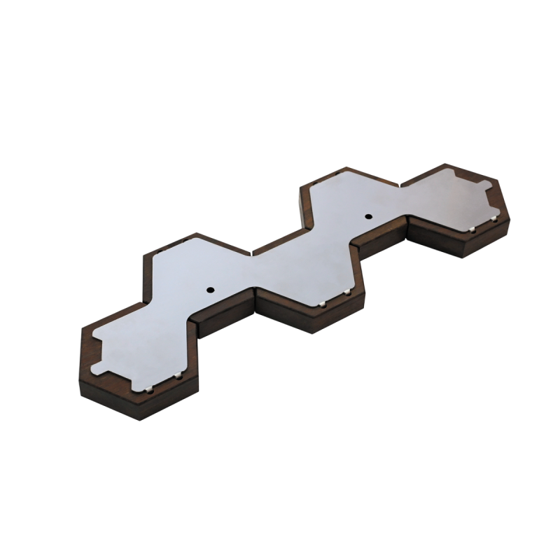 Hexagonal magnetic knife strip