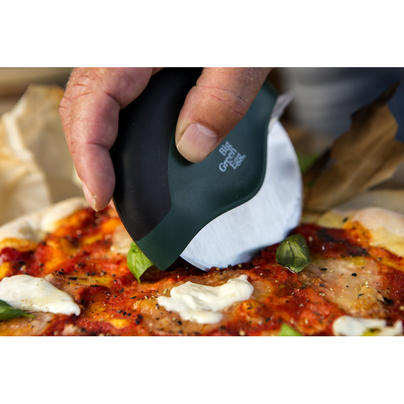 Compact Pizza Cutter